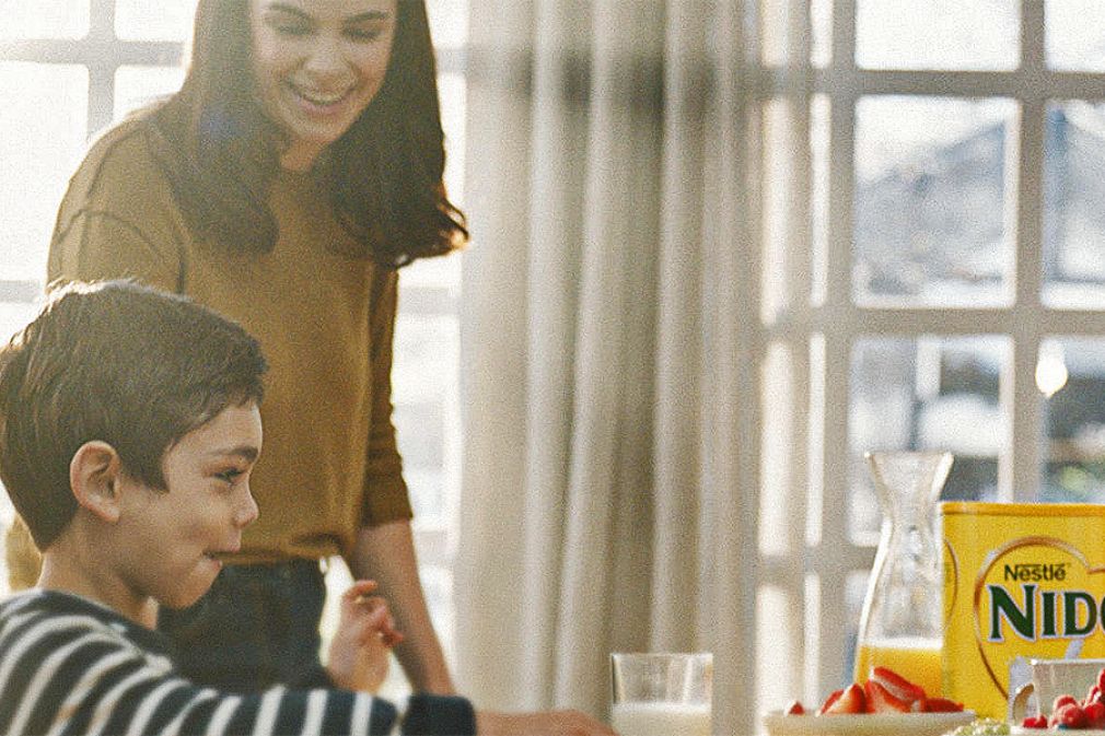 Campaña de Nestlé explica su contribución a la Buena Vida