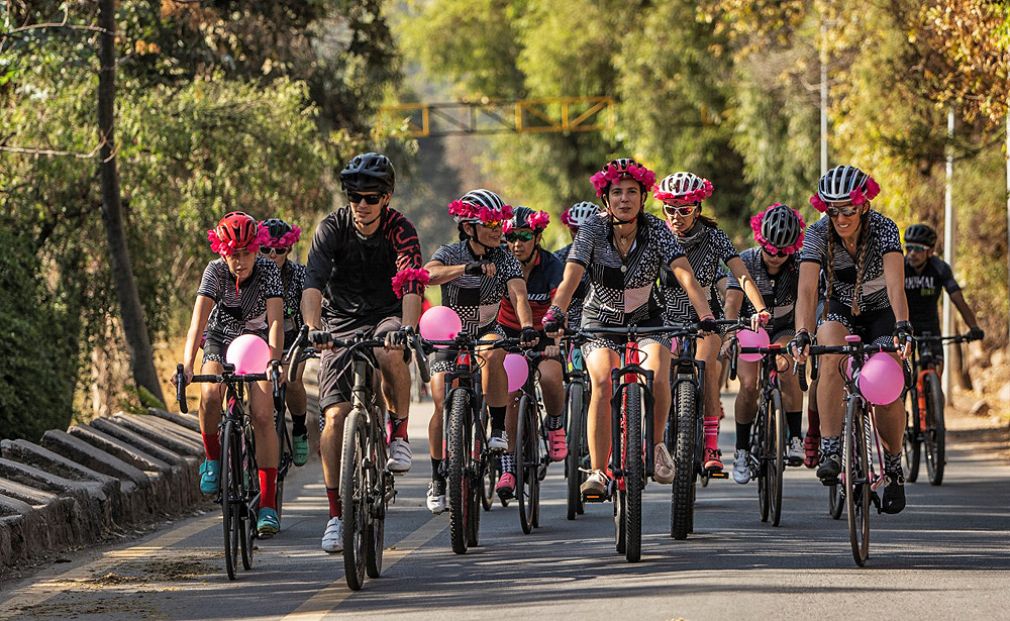 Specialized re&uacute;ne a embajadoras de su marca