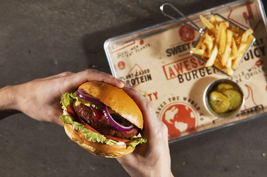 Nestlé entra al mercado ‘plant based’ con Awesome Burger