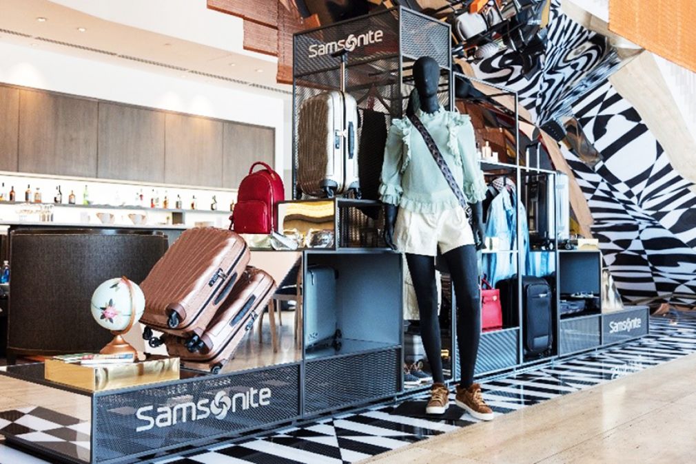 Instalaci&oacute;n de Samsonite en aeropuerto de Santiago