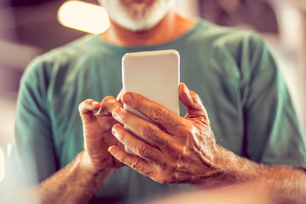 Desafíos de la digitalización de los adultos mayores