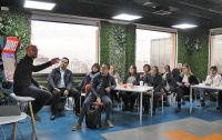 El estilo motivacional de Janan Knust con emprendedores