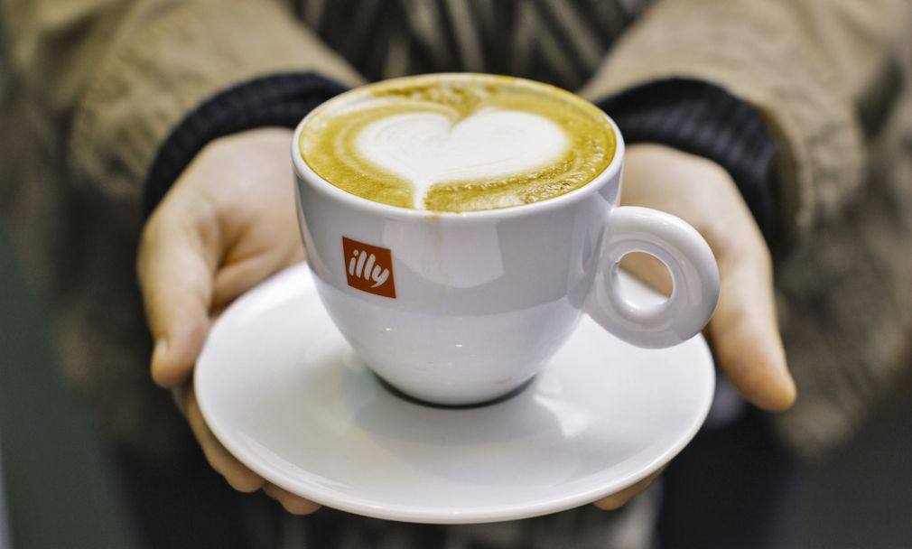 Illy enseña el Latte Art durante el verano