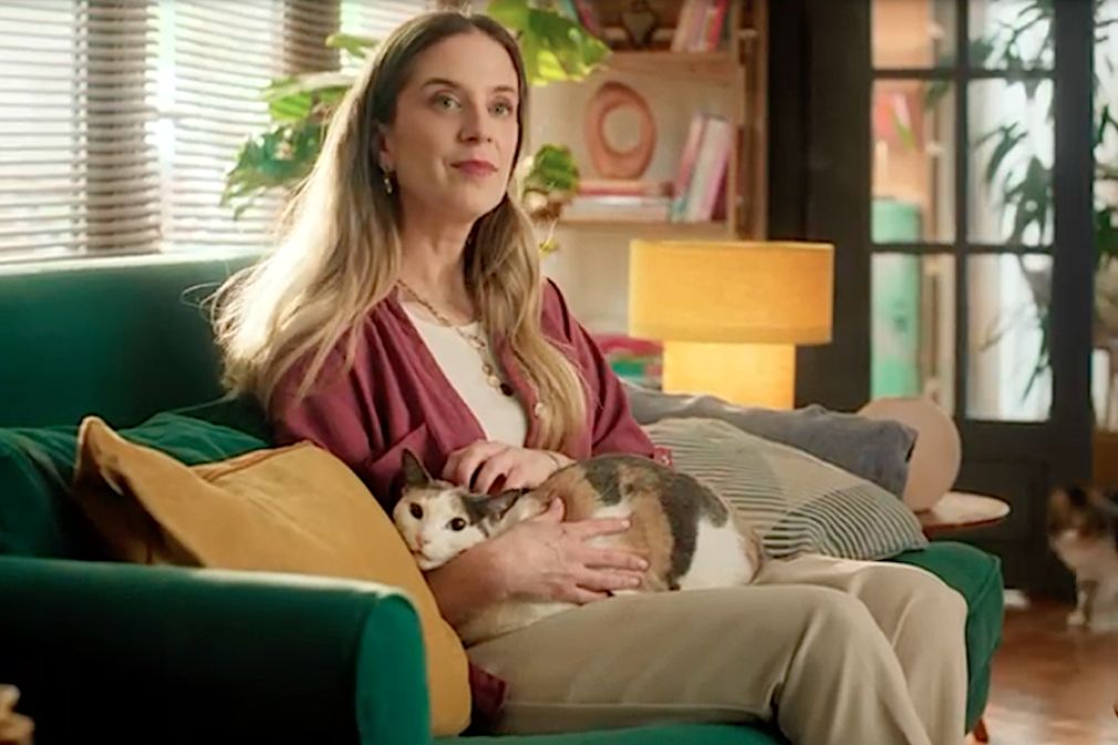 Nueva campaña de Master Cat emociona con Alison Mandel