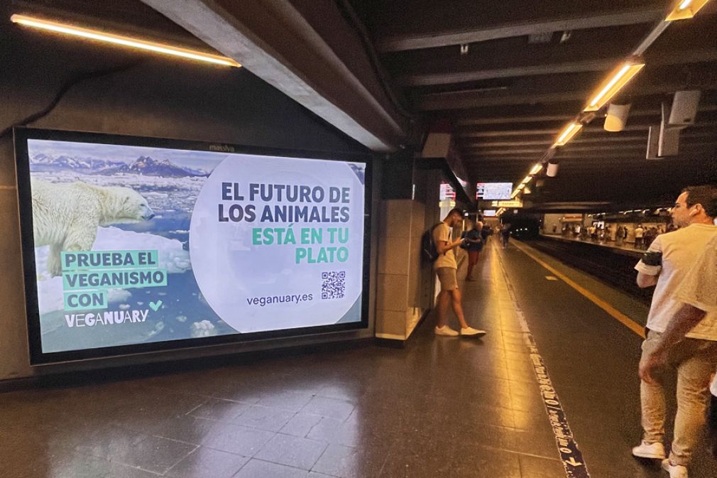 Acción vegana de vía pública en el Metro de Santiago