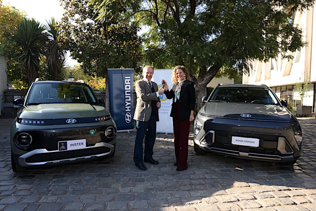 Universidad Cat&oacute;lica y Hyundai Chile promover&aacute;n la electromovilidad