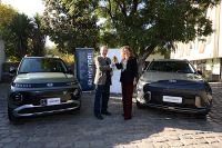 Universidad Cat&oacute;lica y Hyundai Chile promover&aacute;n la electromovilidad