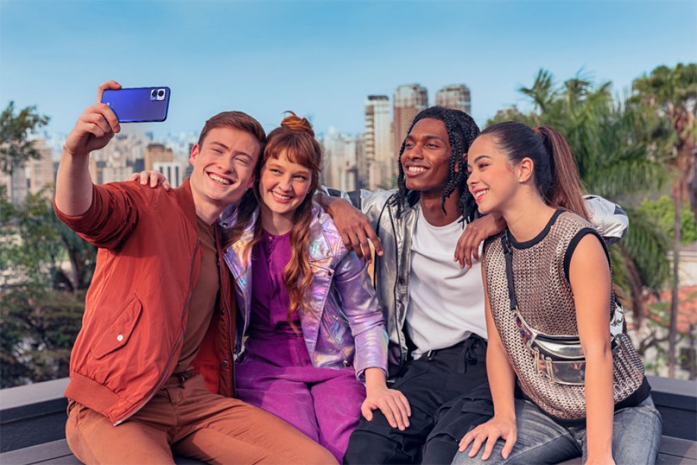 Motorola anuncia asociación global con Pantone